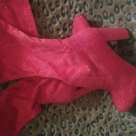 Red heeled over knee boot - Picture 2 of 10